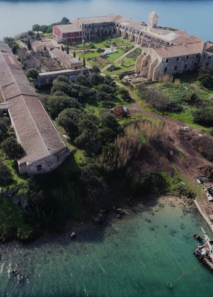 Hauser & Wirth sont sur une île… Hauser & Wirth sont sur une île…